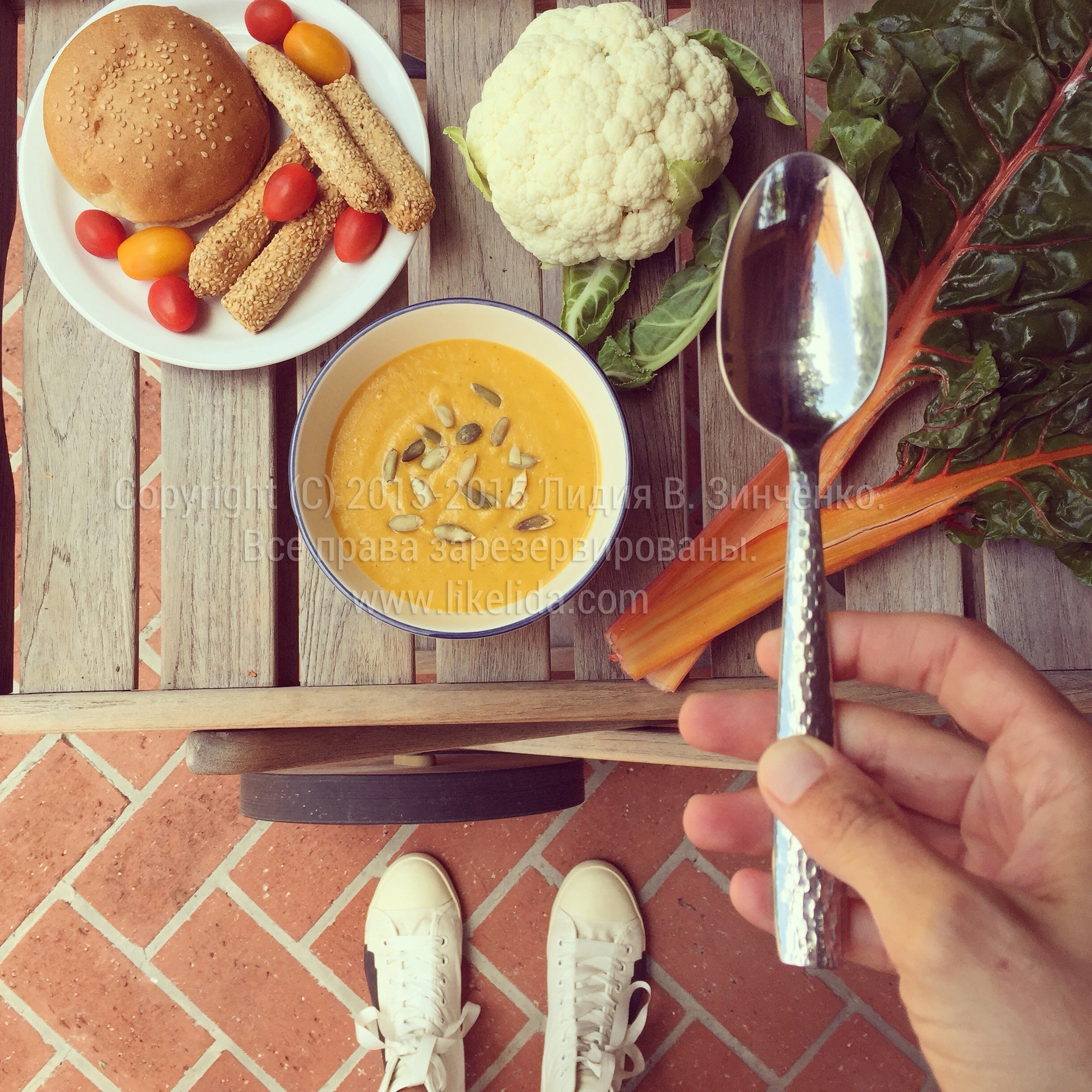 Pumpkin Soup With Garlic And Cauliflower (Vegan)