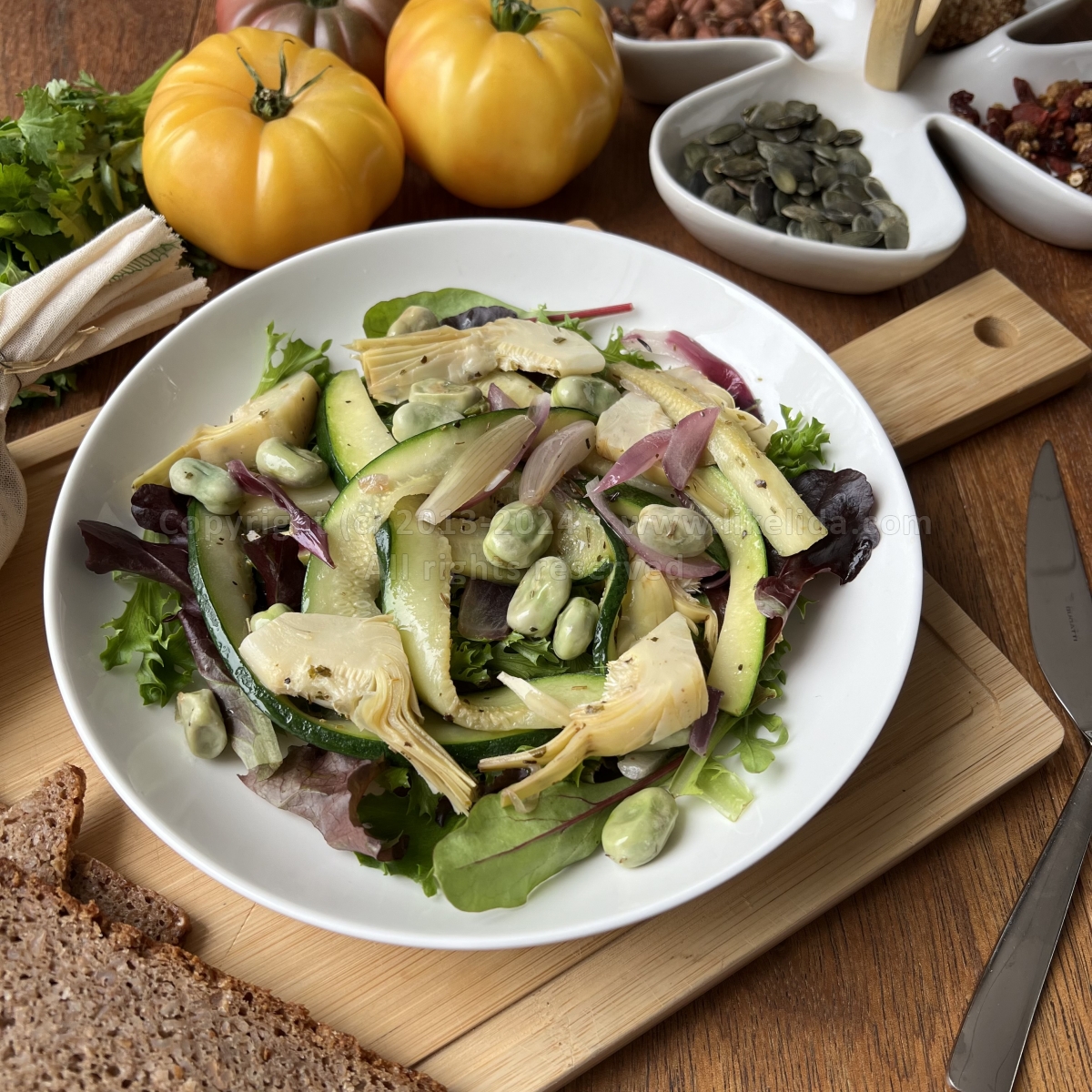 Итальянский салат из кабачков цуккини с белой фасолью