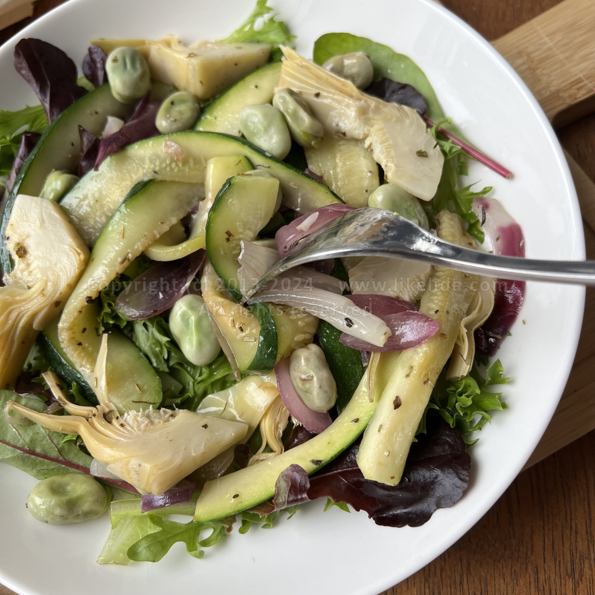 Итальянский салат из кабачков цуккини с белой фасолью