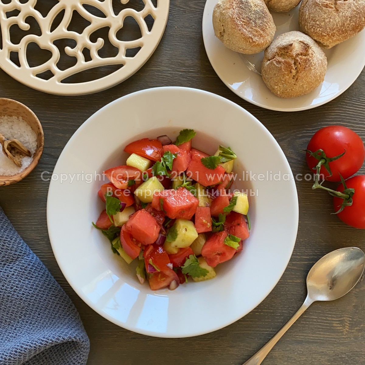 Овощной салат с арбузом (веганский, подходит для сыроедов)