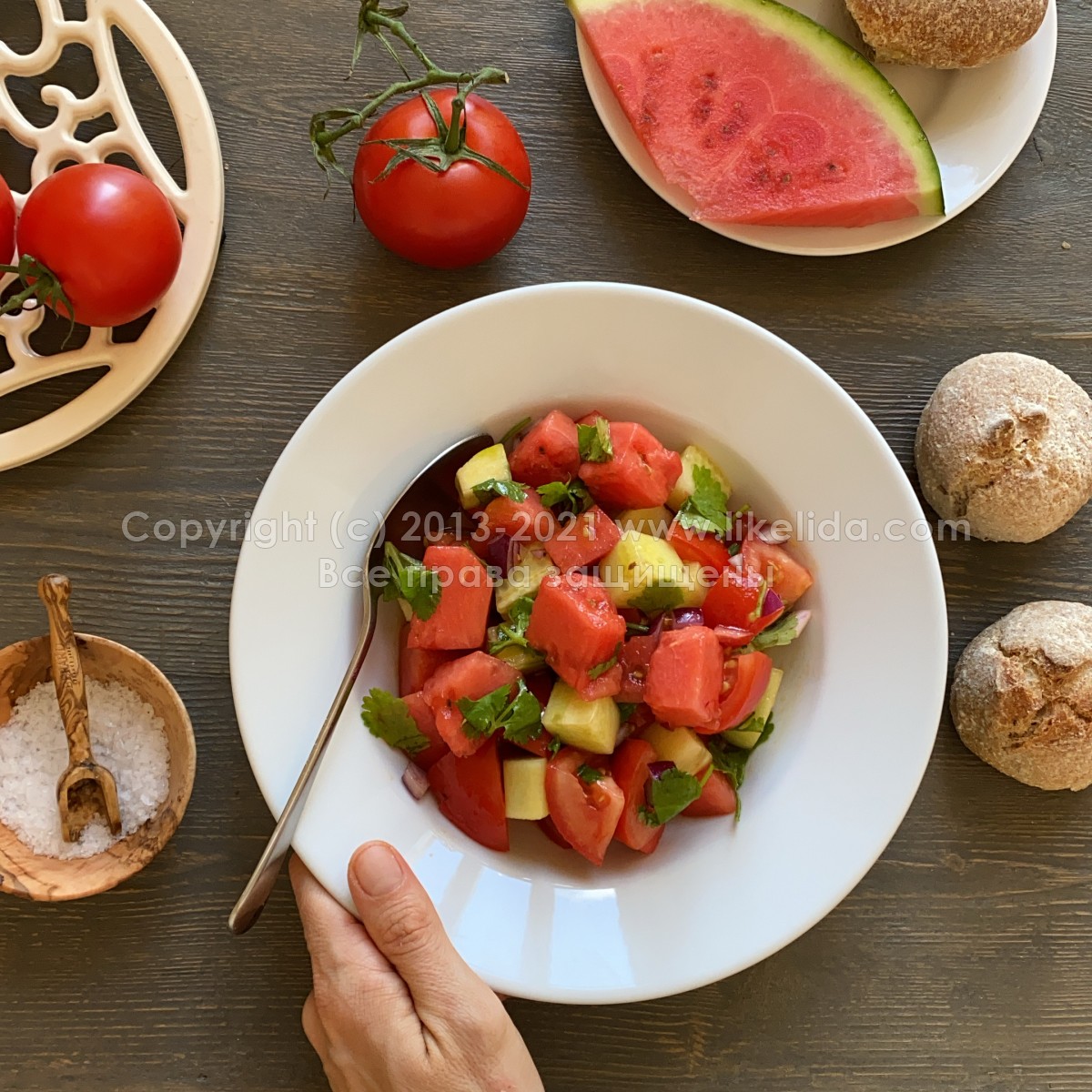 Овощной салат с арбузом (веганский, подходит для сыроедов)